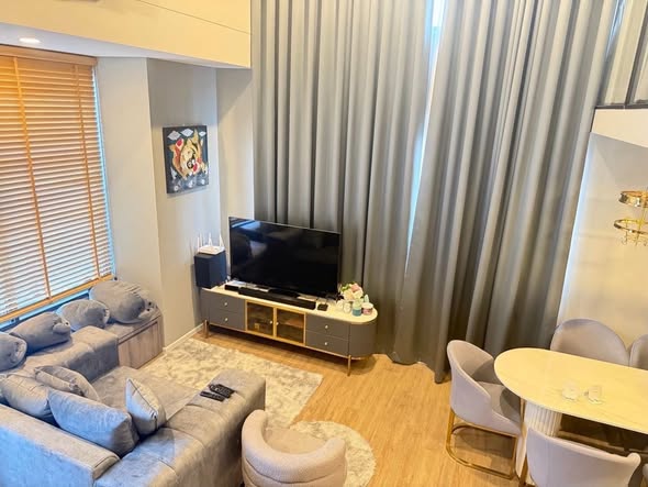 bedroom and living room of Siamese residence landmark @ MRTA station