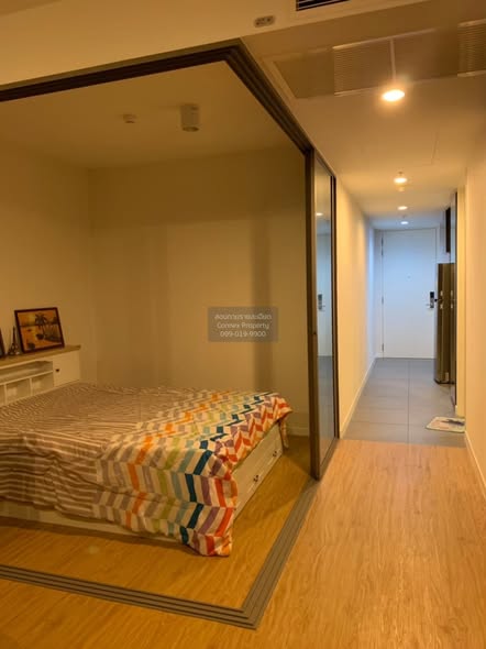 bedroom and room interior of Siamese Surawong