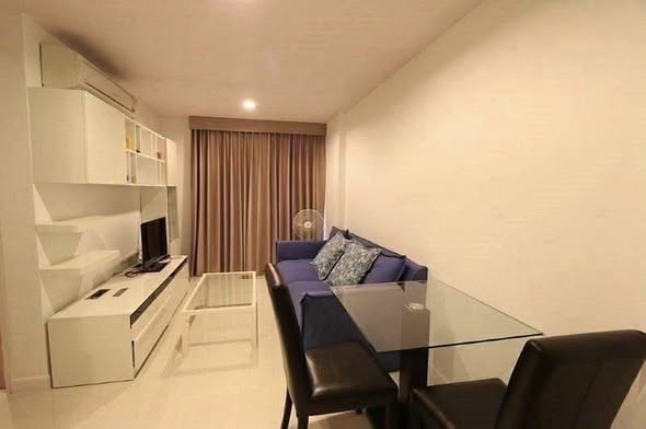 bedroom and room interior of Silk Phaholyothin 9