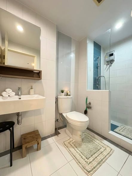 bedroom and bathroom of Silk Place Phaholyothin Laksi
