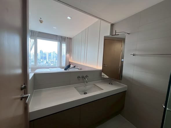 bedroom and bathroom of Siri at Sukhumvit