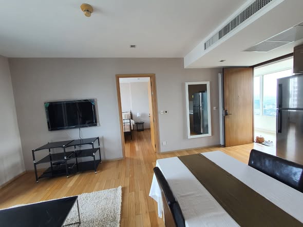 bedroom and living room of Siri at Sukhumvit
