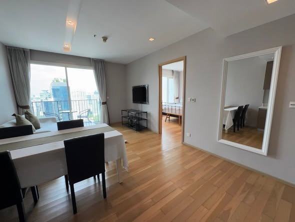 bedroom and room interior of Siri at Sukhumvit