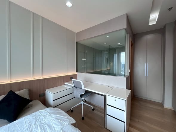 bedroom and room interior and bathroom of Siri at Sukhumvit