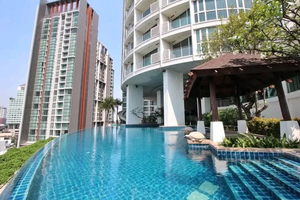 pool of Sky Walk Residences
