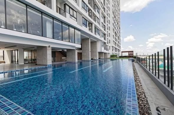 pool of Skyline Rattanathibet Condominium