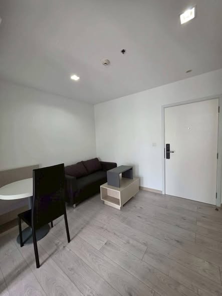 room interior of Skyline Rattanathibet Condominium