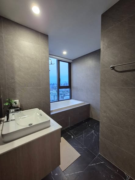 bathroom of Skyrise Avenue Sukhumvit 64