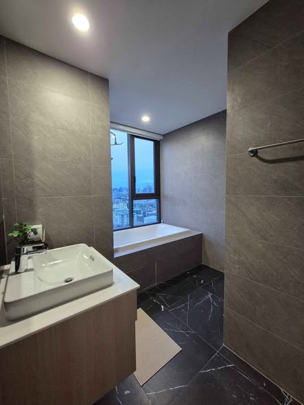 bathroom of Skyrise Avenue Sukhumvit 64