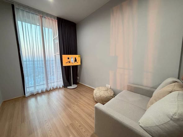 bedroom and living room and room interior of Skyrise Avenue Sukhumvit 64
