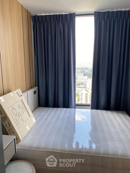 bedroom and room interior of Skyrise Avenue Sukhumvit 64