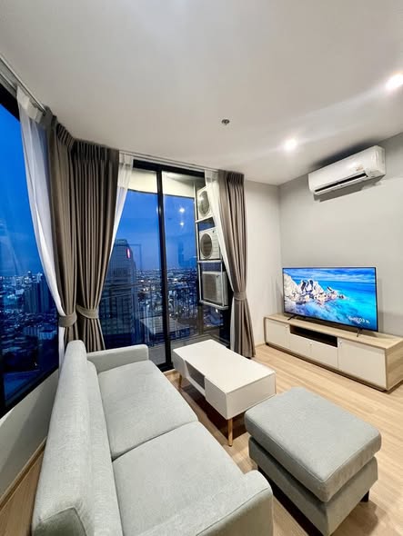 living room and bedroom of Skyrise Avenue Sukhumvit 64
