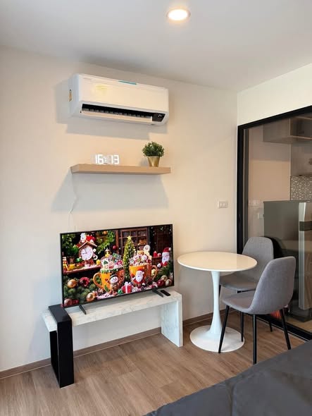 living room of Soi Ratchadaphisek 32