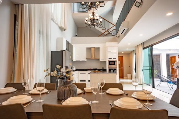 living room and kitchen of Soi Sukhumvit 39