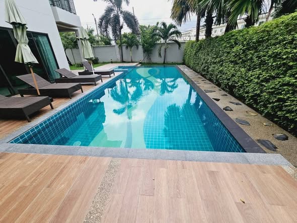 pool of Soi17/2 Perfect Master Piece Rama9