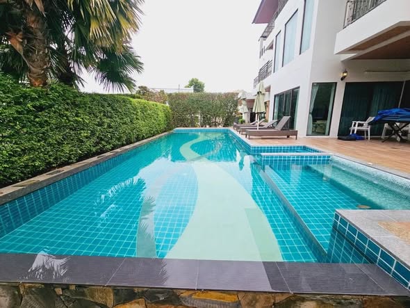 pool of Soi17/2 Perfect Master Piece Rama9