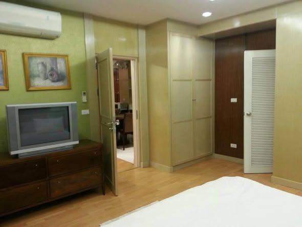 bedroom of St Louis Grand Terrace
