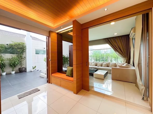living room and room interior of Summit Windmill Golf Club