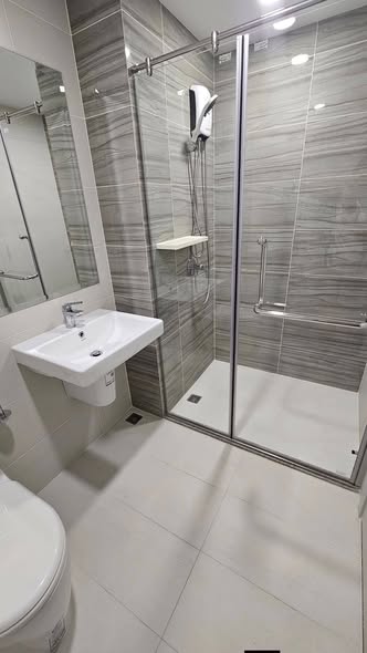room interior and bathroom of Supalai City Resort Sukhumvit 107