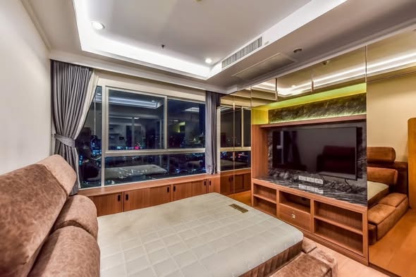 bedroom and living room of Supalai Elite Phayathai