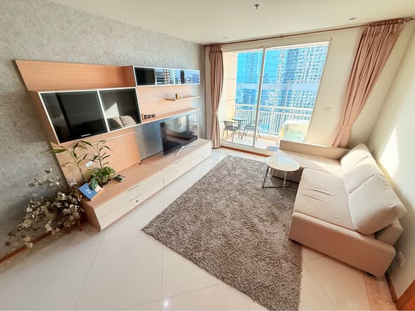 bedroom and living room and bathroom of Supalai Elite Sathon – Suan Phlu