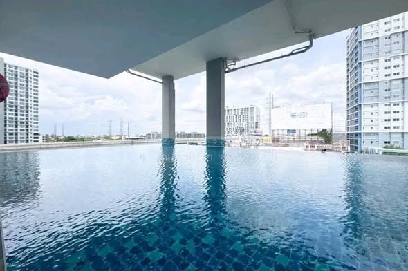 pool of Supalai Loft Chaeng Watthana