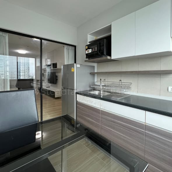 room interior and bathroom of Supalai Loft Chaeng Watthana