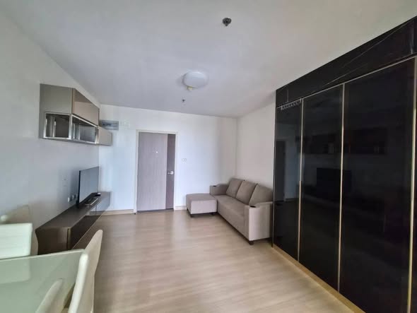 bedroom and room interior of Supalai Loft Talat Phlu Station