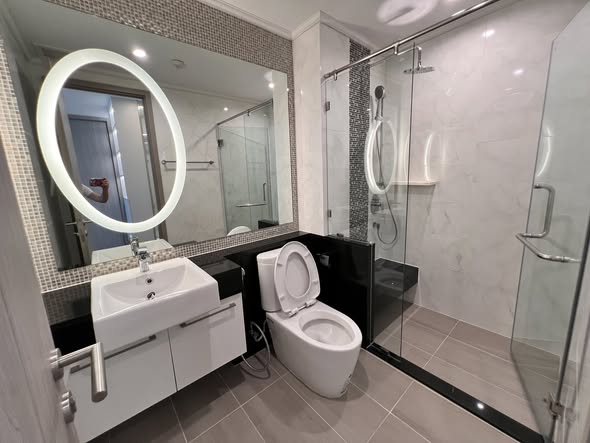 bathroom of Supalai Oriental Sukhumvit 39