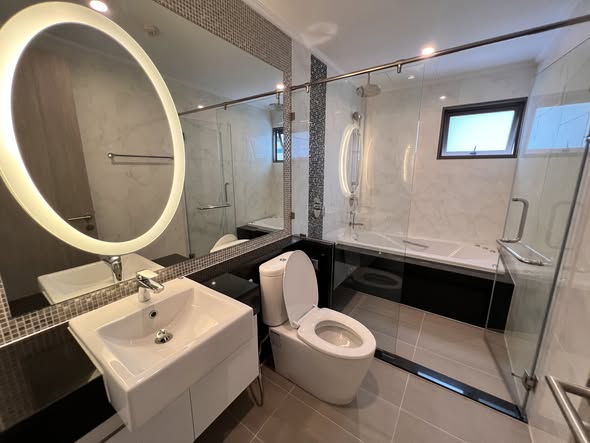 bathroom of Supalai Oriental Sukhumvit 39