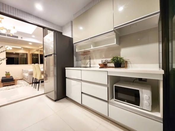 bathroom and kitchen of Supalai Oriental Sukhumvit 39