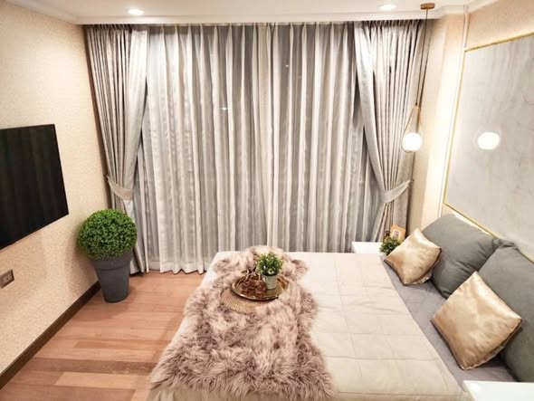 bedroom and bathroom of Supalai Oriental Sukhumvit 39