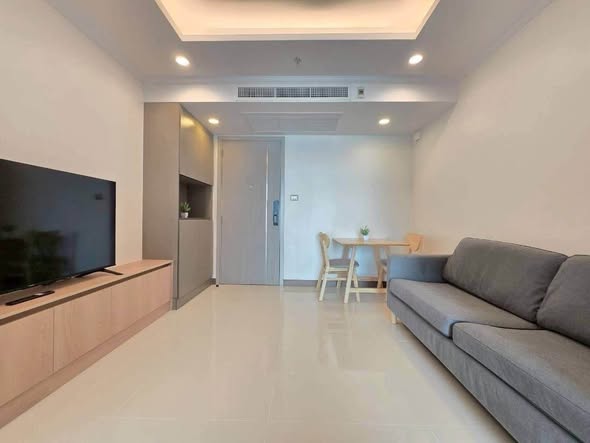 bedroom and living room of Supalai Oriental Sukhumvit 39