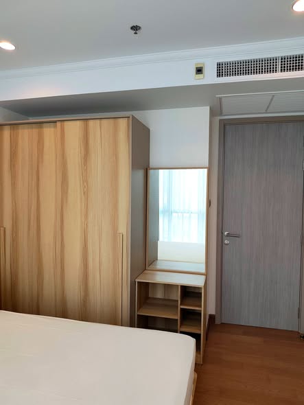 bedroom and room interior of Supalai Oriental Sukhumvit 39