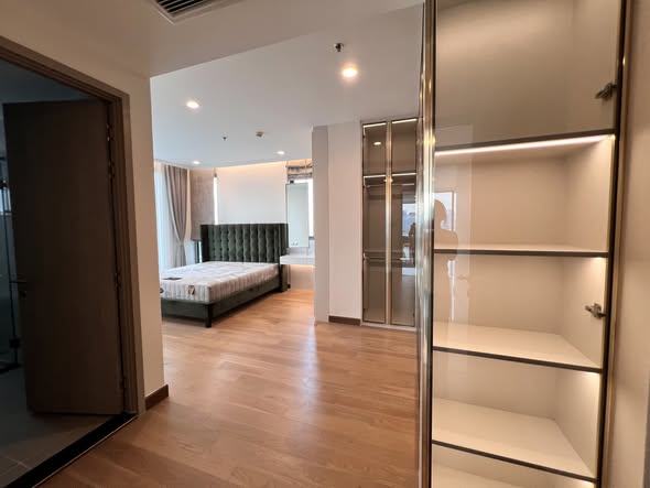 bedroom and room interior of Supalai Oriental Sukhumvit 39