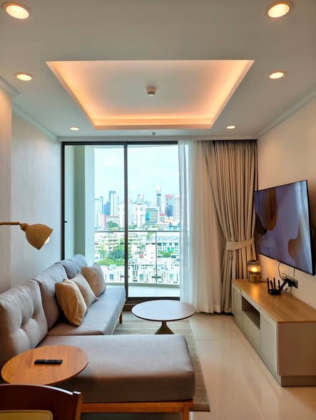 living room and bedroom of Supalai Oriental Sukhumvit 39