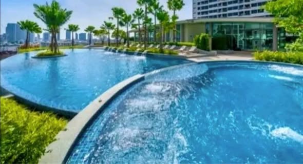 pool of Supalai Oriental Sukhumvit 39