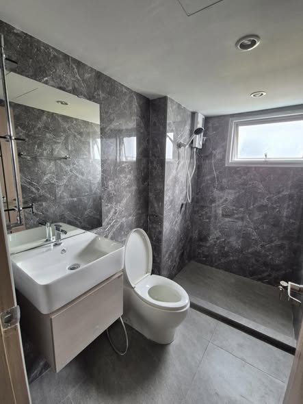 bathroom of Supalai Park Ekkamai – Thonglor