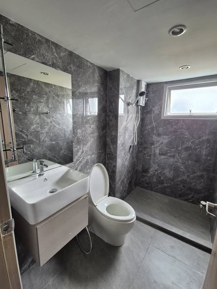 bathroom of Supalai Park Ekkamai – Thonglor