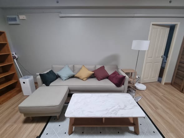 living room and bedroom of Supalai Park Ekkamai – Thonglor