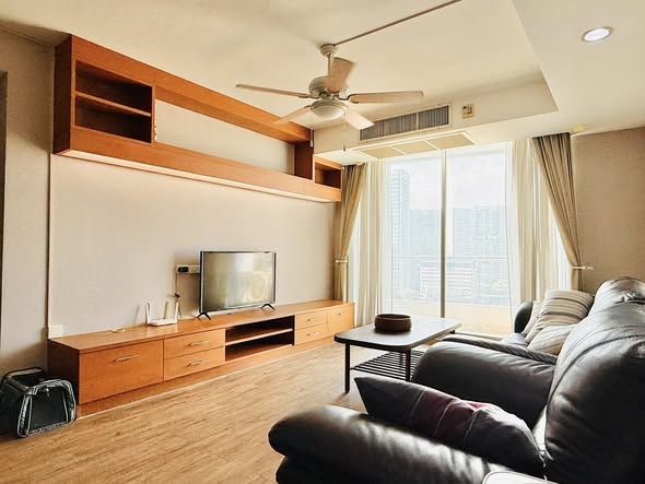 bedroom and living room of Supalai Park Phaholyothin