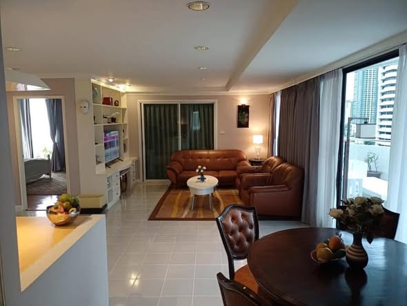 bedroom and living room of Supalai Place Condominium Sukhumvit 39