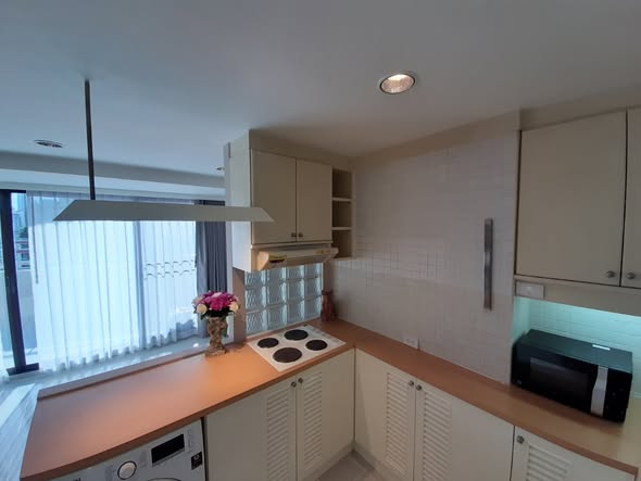 kitchen of Supalai Place Condominium Sukhumvit 39