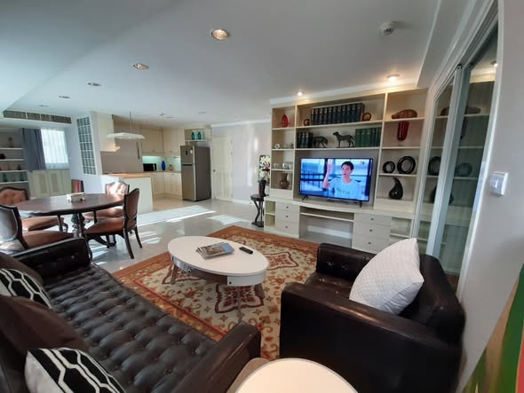 living room of Supalai Place Condominium Sukhumvit 39