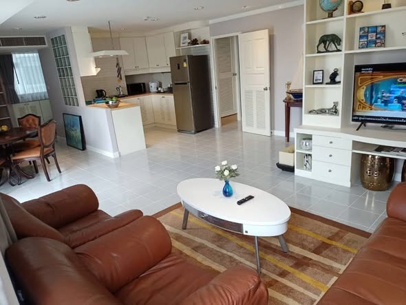 living room of Supalai Place Condominium Sukhumvit 39