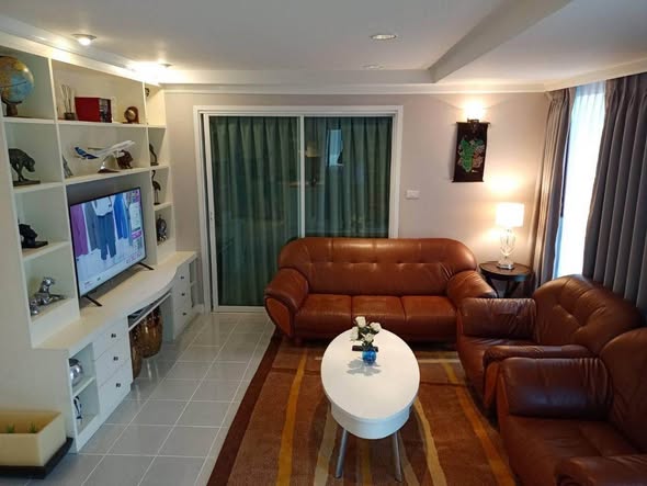 living room of Supalai Place Condominium Sukhumvit 39