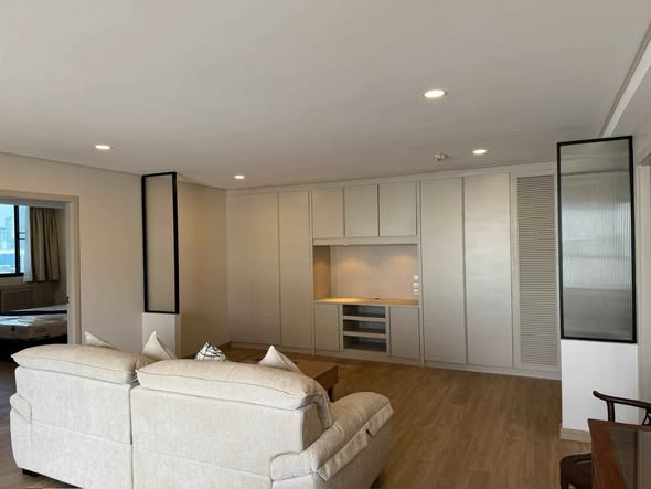 living room and bedroom and room interior of Supalai Place Condominium Sukhumvit 39