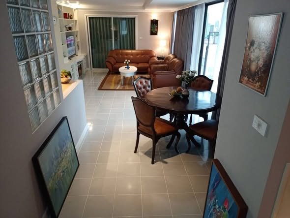 living room and room interior of Supalai Place Condominium Sukhumvit 39
