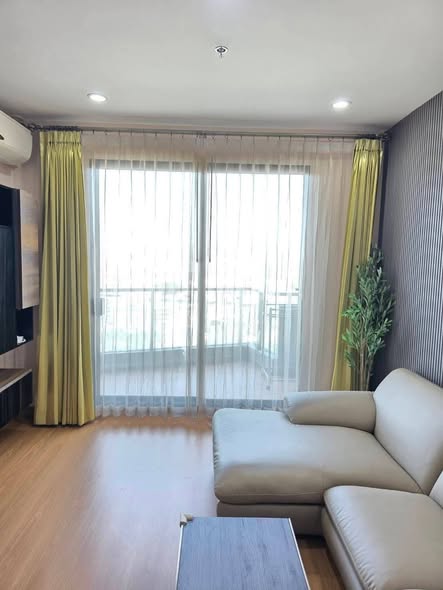 living room and bedroom of Supalai Premier Ratchathewi