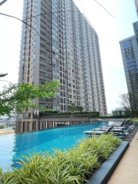 pool of Supalai Veranda Phasi Charoen Station